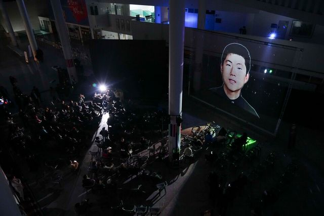 한강 작가 노벨문학상 수상기념 시민 축하행사가 11일 새벽 광주광역시청 시민홀에서 열린 가운데 인공지능으로 복원한 소설 '소년이 온다'의 주인공 '동호'가 축하메시지를 전달하고 있다. (사진=광주광역시)