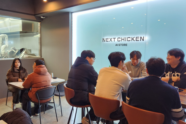 넥스트페이 서비스로봇 운용 매장 전경(NEXT CHICKEN AI STORE). (사진=넥스트페이먼츠)