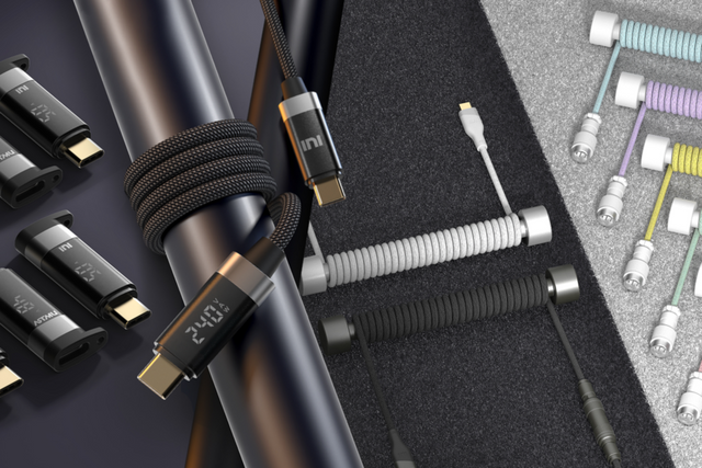 충전 테스트 기능 탑재한 LED 디스플레이 케이블과 키보드 항공케이블. (사진=아트뮤)