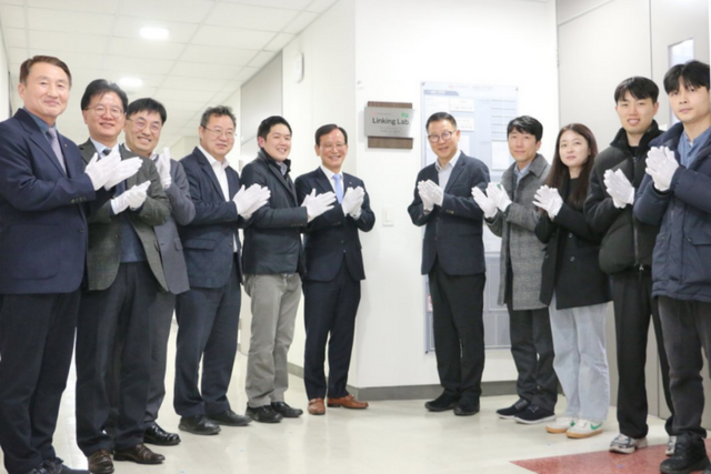 KIST는 파루와 함께 전북 완주군에 소재한 공동연구실 '링킹랩'의 사업 현판식을 2일 진행했다. (사진=KIST)
