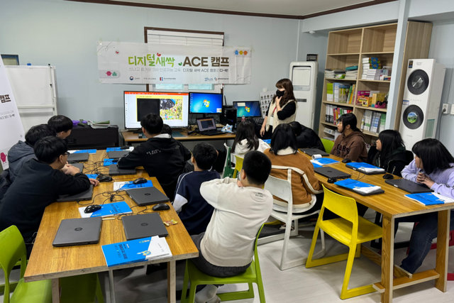 테크빌교육이 신안비금지역 아동센터에서 디지털새싹 캠프를 운영한 모습. (사진=테크빌교육)