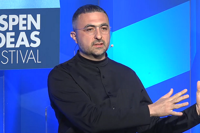 무스타파 슐레이만 마이크로소프트 AI 사업부 최고경영자(CEO). (사진=The Aspen Institute Youtube)