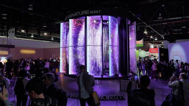 ‘Affectionate Inside’ 키네틱 미디어아트 전시 모습. (사진=에이프레임)