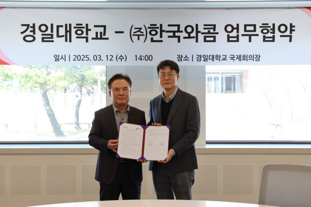 왼쪽부터 경일대학교 정현태 총장, 와콤코리아 김주형 대표. (사진=와콤코리아)