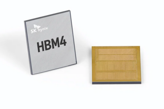SK하이닉스 HBM4 12단 샘플. (사진=SK하이닉스)