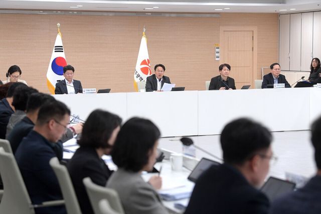 강기정 광주광역시장이 20일 오후 시청 중회의실에서 열린 확대간부회의를 주재하고 있다. (사진=광주광역시)