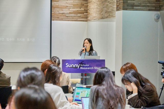 3월 22일 SK행복나눔재단에서 진행한 ‘Sunny Scholar Research Stage’에서 연구 주제를 발표 중인 최지원 Sunny.&nbsp;(사진=SK행복나눔재단)