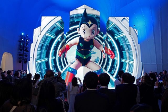 세계 유명 애니메이션 캐릭터 ‘아톰’을 형상화한 미디어쇼. (사진=비브스튜디오스