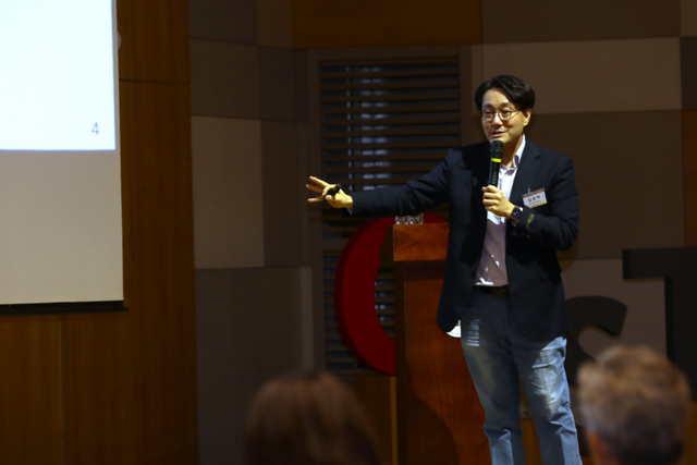 자라나는씨앗 김효택 대표가 GIST아카데미 5월 조찬포럼에서 강연을 하고 있다. (사진=지스트)