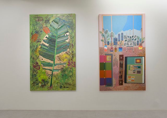 왼쪽부터 전시중인 여인초 1 (Areca Palm 1, 2024)과 나의 편안한 거실 (My Comfortable Living Room, 2025). (사진=케이리즈 갤러리)