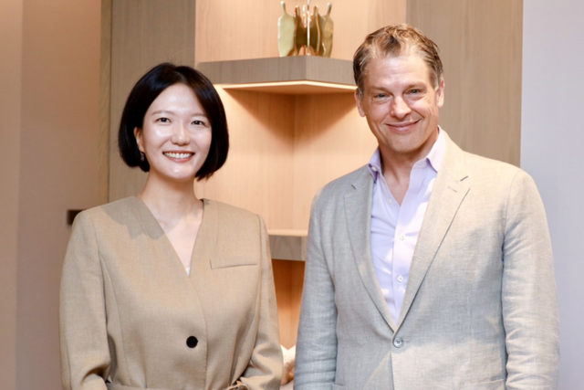 네이버 최수연 CEO와 넷플릭스 그렉 피터스(Greg Peters) 공동 CEO. (사진=네이버)