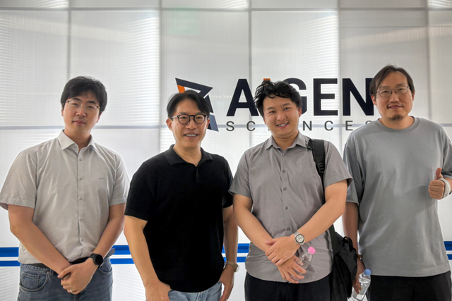 왼쪽부터 아이젠사이언스 김선규 이사, 강재우 대표, 플록 쩌화 청 최고과학책임자, 웨이 다이 박사. (사진=아이젠사이언스)