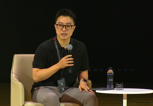 이세돌 국수와의 대담을 진행한&nbsp;나서정 크리스앤파트너스 대표. (사진=TV조선)