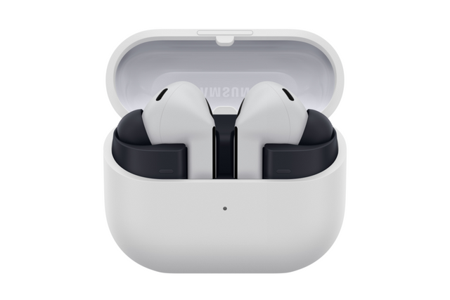 갤럭시 버즈3 FE 그레이. (사진=삼성전자)