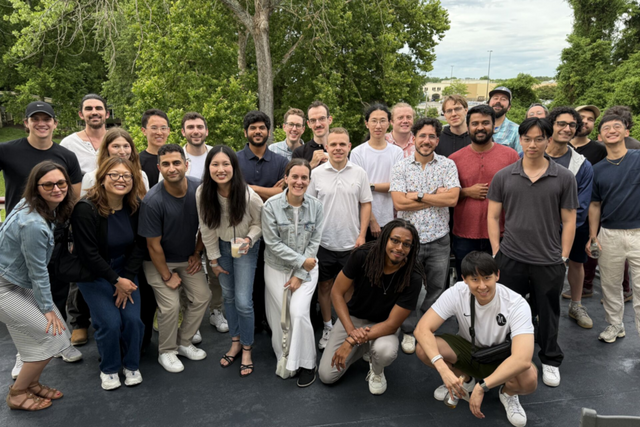 AI 스타트업 모션 창업자들과 직원들이 단체 사진을 찍고 있다. (사진=모션)