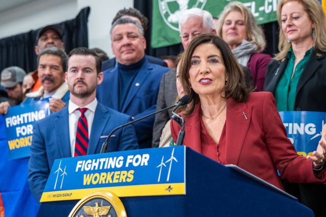 캐시 호철 뉴욕주지사는 선거 90일 전부터 정치 광고에 AI 콘텐츠 사용을 전면 금지하는 강력한 규제안을 발표하며 민주주의 수호를 선언했다. (사진=캐시 호철 X)