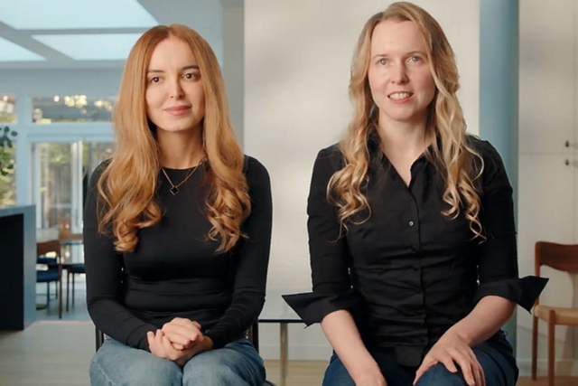 안나 골디 CEO(오른쪽)와 아잘리아 미르호세이니(왼쪽)는 칩 설계 과정을 하나의 거대한 보드게임처럼 풀어내어 설계 기간을 수년에서 며칠로 단축시켰다. (사진=리커시브 인텔리전스)