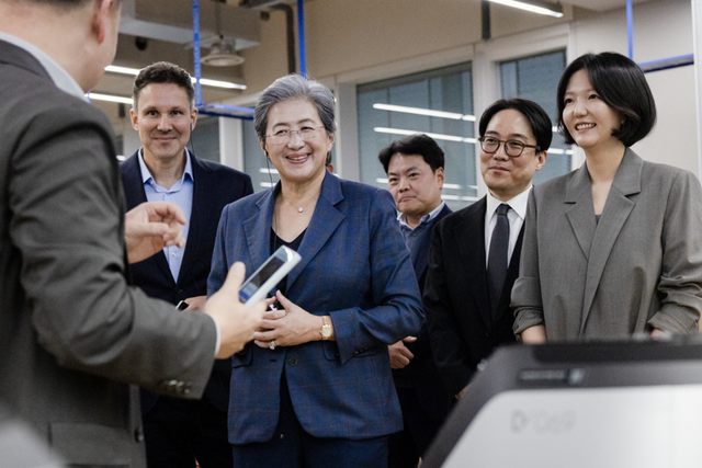 리사 수 AMD CEO와 최수연 네이버 대표. (사진=네이버)