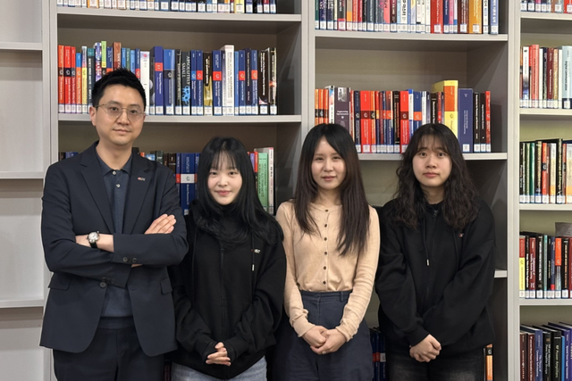 왼쪽부터 AI정책전략대학원 공득조 교수, 김유나 석사과정생, 서울대학교 이지혜 책임연구원(GIST 외부연구원), 박주영 석사과정생. (사진=광주과학기술원)