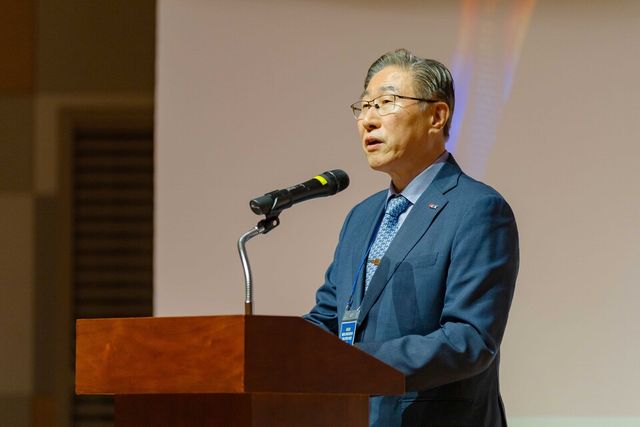 임기철 총장이 ‘세계 최초 페로브스카이트 태양전지 상용화 전략연구사업단’ 발대식에서 환영사를 하고 있다. (사진=지스트)