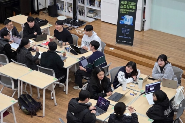 한동대와 히즈빈스는 교육부·경북RISE센터의 지원을 받아 AI융합 전공생을 대상으로 창업 역량강화 멘토링과 특강 프로그램을 3개월 간 성황리에 진행했다. (사진=한동대)