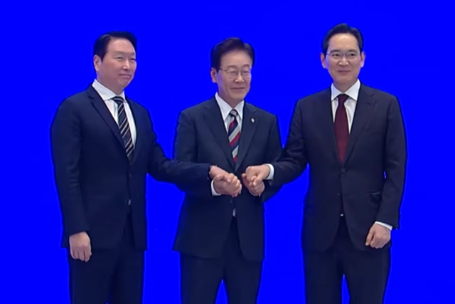 왼쪽부터 최태원 SK그룹 회장과 이재명 대통령, 이재용 삼성전자 회장. (사진=이 대통령 SNS)