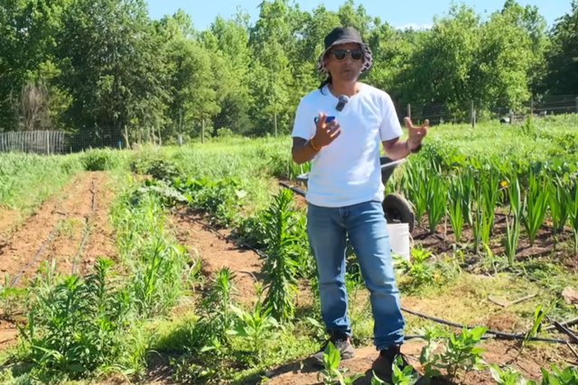 농촌에서 AI 기술을 연구 중인 비펜드라 바스냐트. (사진=Agri AI Farm)