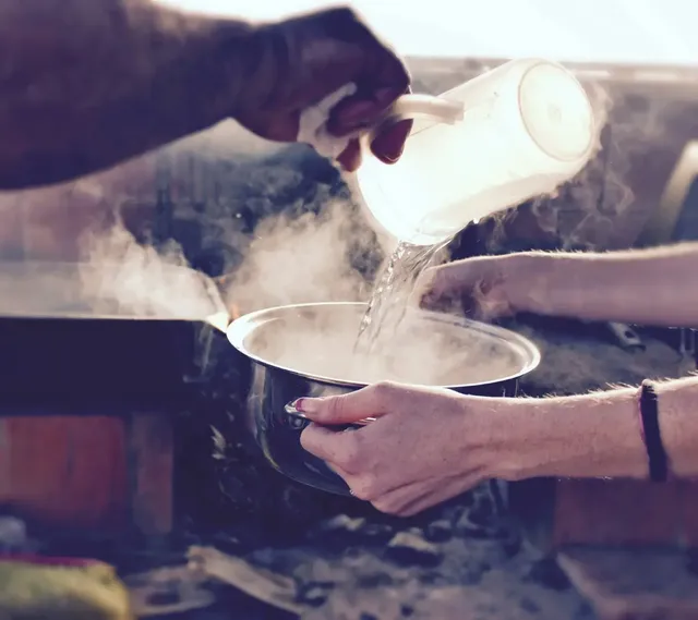 후라이팬-기름때-제거-뜨거운물