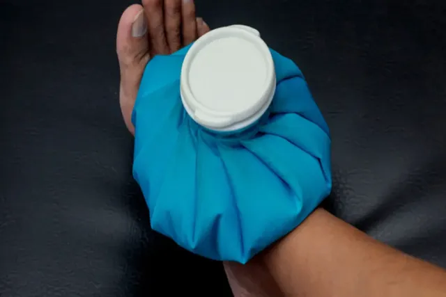 멍-빨리-빼는법-얼음찜질