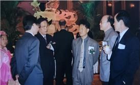 이호선 회장(가운데 안경쓴 이) 롯데호텔/1998년