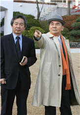 고 박태준 명예회장은 수시로 포항제철 언덕 위의 영빈관에 묵으며 제철소를 내려다보면서 창업시대를 되새기곤 했다. 그는 은퇴직후 필자와 어느 날 영빈관에서 함께 묵으며 고 박정희 대통령과 나누었던 대화들을 제철소를 가리키며 소개해 주었다.