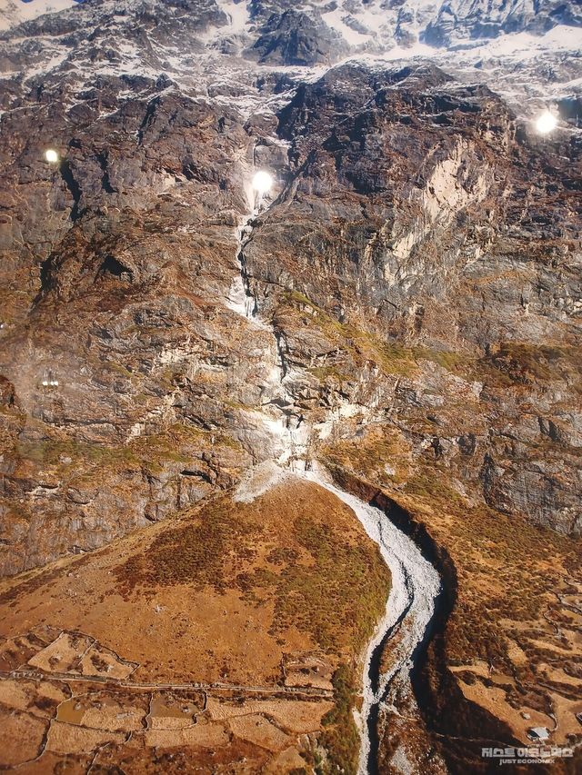 헬기에서 바라본 계곡