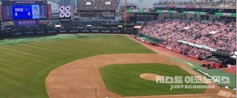 &nbsp;2025 신한 SOL BANK 프로야구가 22일 대장정이 시작됐다. 한화와 KT 개막전이 열린 수원KT위즈파크 (사진 = 이재상 기자)