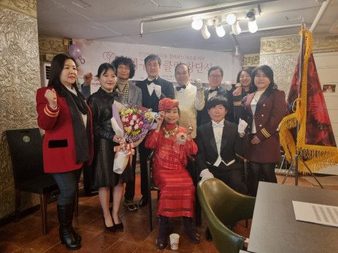 뷰티, 바이오, 패션, 레저 기업인들로 이뤄진 메구미클럽 핵심멤버들이 힘찬 출발을 다짐하고 있다