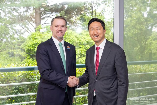 HD현대 정기선 수석부회장이 미국무역대표부(USTR) 제이미슨 그리어(Jamieson Greer) 대표와 16일(금) 만나 한·미간 조선산업 협력방안에 대해 논의했다.