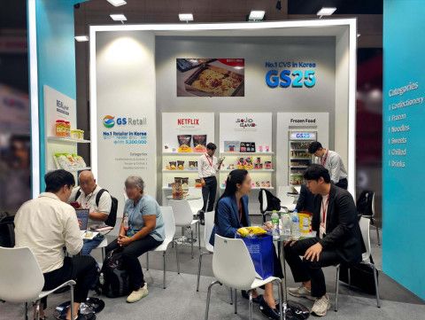 GS25가 태국 THAIFEX 2025에 2년 연속 참가해 동남아시아 유럽 남미 등 9개국 파트너사와 연내 신규 수출 계약을 협의했다
