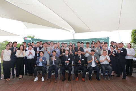 24일 지속가능한 덴마크 지속가능성 실현 식품 신기술 소개 행사 참석자들이 기념사진을 촬영하고 있다