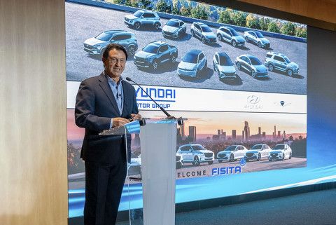 3일 스페인 바르셀로나의 카탈루냐 콩그레스 센터(Palau de Congressos de Catalunya)에서 열린 FISITA WMC(FISITA World Mobility Conference)에서 현대차 대표이사 호세 무뇨스 사장이 기조연설을 진행하는 모습