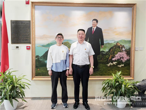 사진 왼쪽부터 한국의 (주)떠돌이별지환보 제작자겸 작가 정구양 대표, 중국 시진핑 경제사상 연구센터 왕보 주임