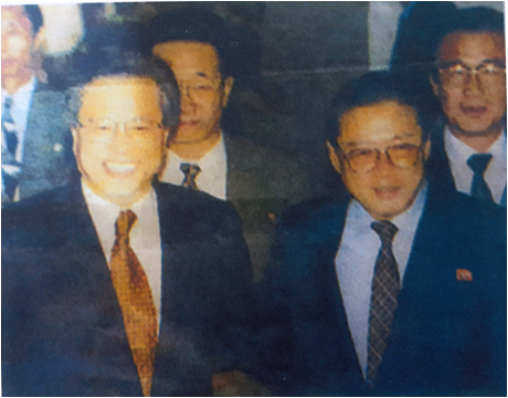 앞줄: 이석채, 전금철/뒷줄 김봉익 (안경)/1995년 북경