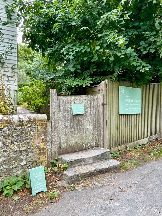 몽크스 하우스 입구 모습