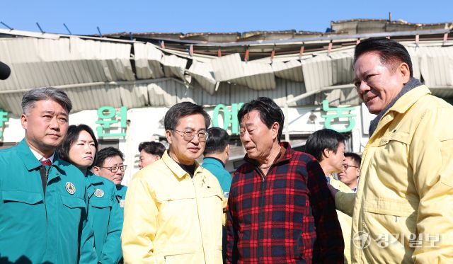 김동연 경기도지사, 폭설 피해현장인 안양농수산물도매시장 방문 [포토뉴스]