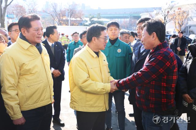 김동연 경기도지사, 폭설 피해현장인 안양농수산물도매시장 방문 [포토뉴스]