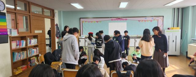 지난달 29일 성남장안초에서 열린 교육연극 수업나눔 워크숍 모습. 성남교육지원청 제공