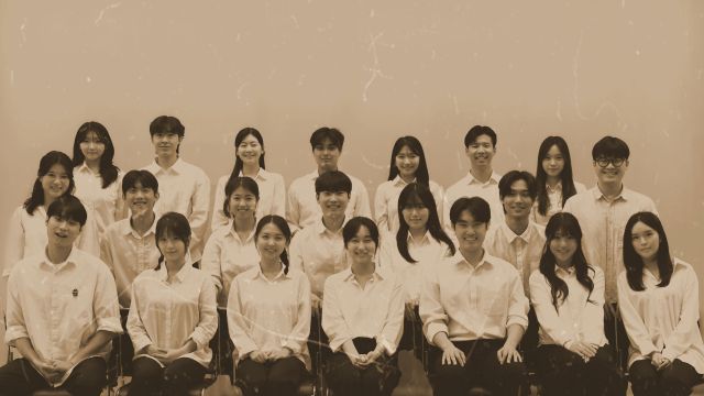 인천대학교 공연예술학과 학생들이 공연을 준비하며 컨셉 촬영을 하고 있다. 인천대 제공