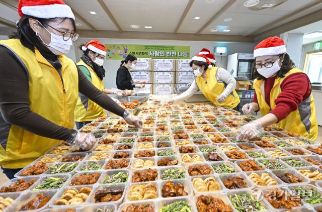 소외계층을 위한 따뜻한 '사랑나눔 도시락 반찬 봉사활동' [포토뉴스]