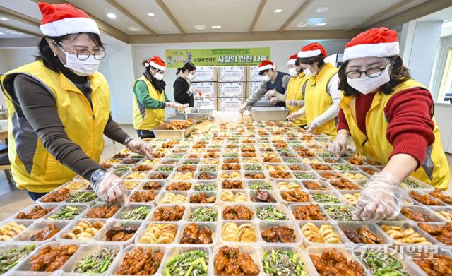 소외계층을 위한 따뜻한 '사랑나눔 도시락 반찬 봉사활동' [포토뉴스]
