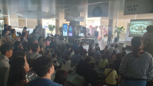 경기도청 북부청사 경기평화광장 북카페 문화의날 행사 모습. 경기도 제공.