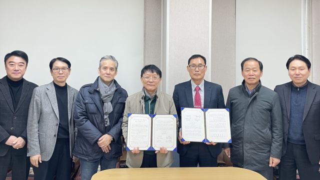 협성대학교 산학협력단과 (사)화성민간연구개발협의회가 지역산업 육성을 위한 업무협약을 체결했다. 협성대학교 제공