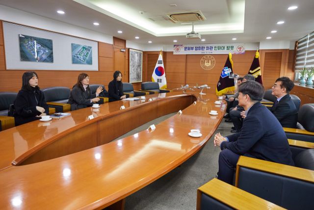 장미란 문화체육관광부 제2차관이 12일 인하대학교를 방문해 체육 현장을 살펴봤다. 인하대학교 제공